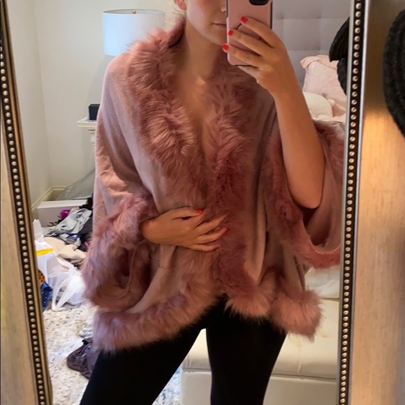 Sioni Jackets & Blazers - NWT Sioni Faux Fur Cape